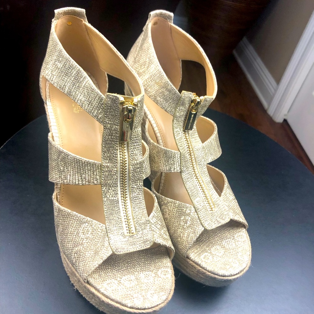 Sexy MK Damita Wedge, METALLIC EMBOSSED LEATHER in Pale Gold! NWT, never worn!